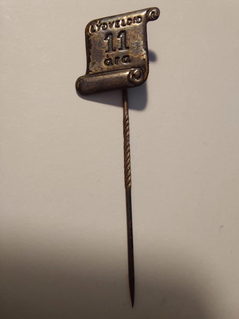 Iceland Lydveldid 11 years Vintage Pin - Badge