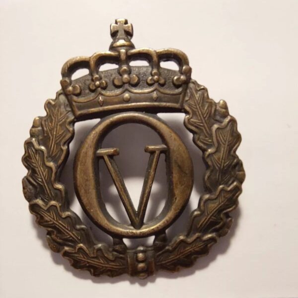 King Olav V Norwegian Army Cap Badge – Aksel Holmsen (Norway)