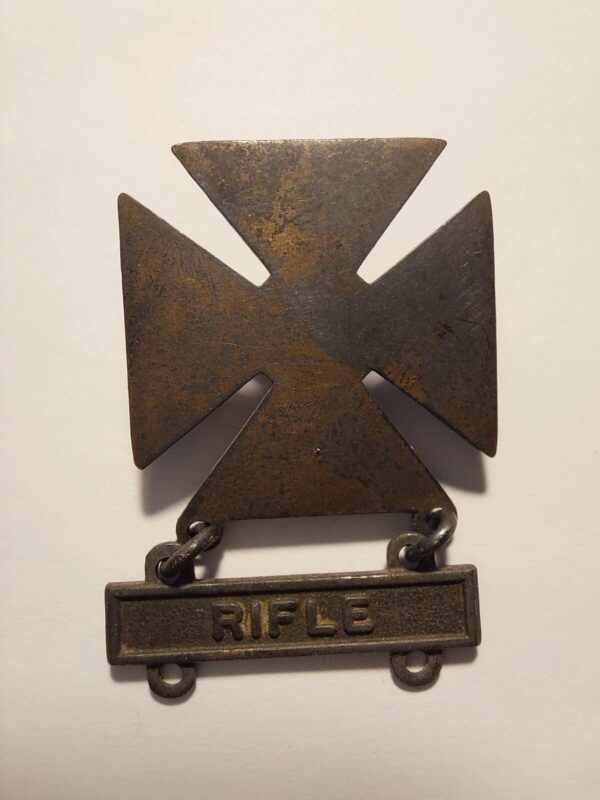 US ARMY WWII WW2 RIFLE MARKSMAN QUALIFICATION Badge Pin