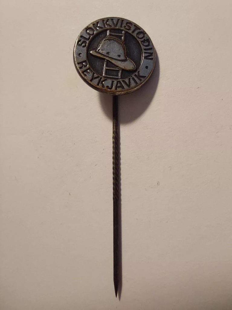 Slokkvistodin - Vintage Pin Iceland