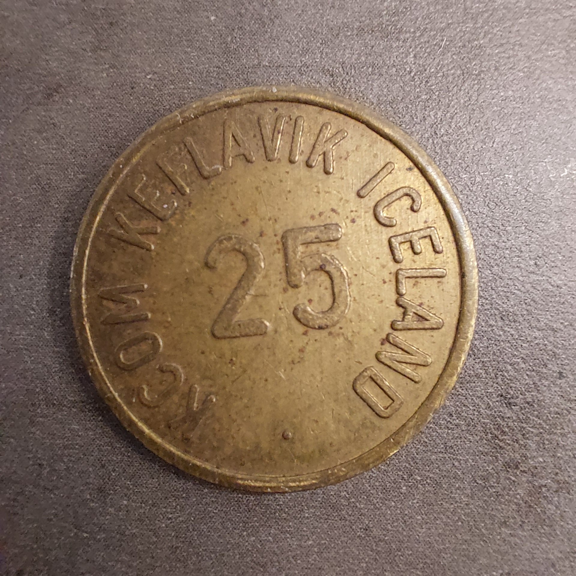 Iceland Keflavík KCOM 25 Cent Token - Commissioned Officers' Mess (Brass) - Image 2