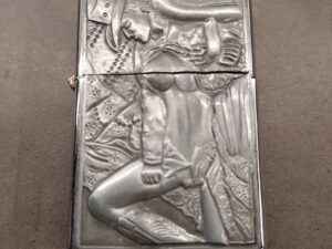 Zippo woman engraved lighter 2002