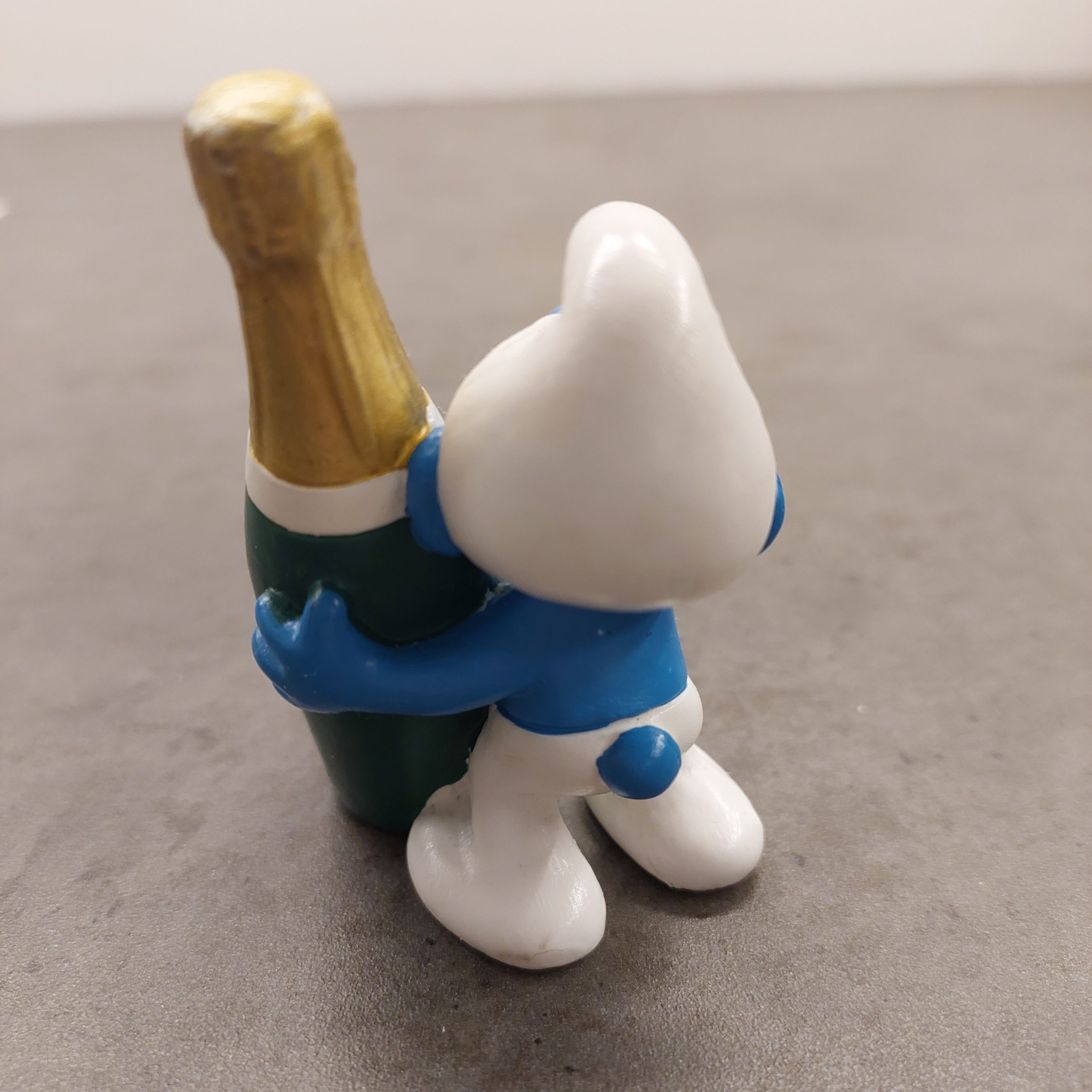 Schleich Smurf Happy Smurfday Champagne Figure (Peyo © 2007, Made in Germany) - Image 2
