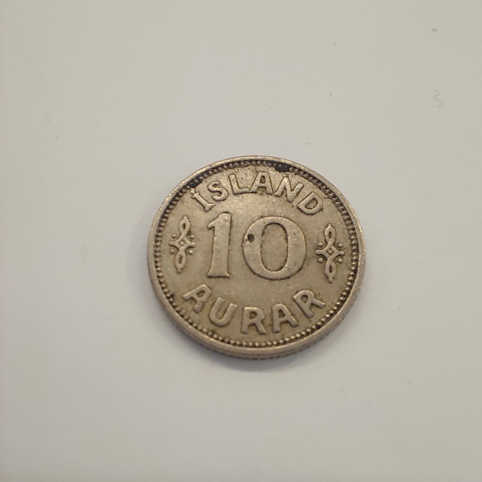 Iceland 10 Aurar 1939 Coin - Christian X Monogram - Image 2